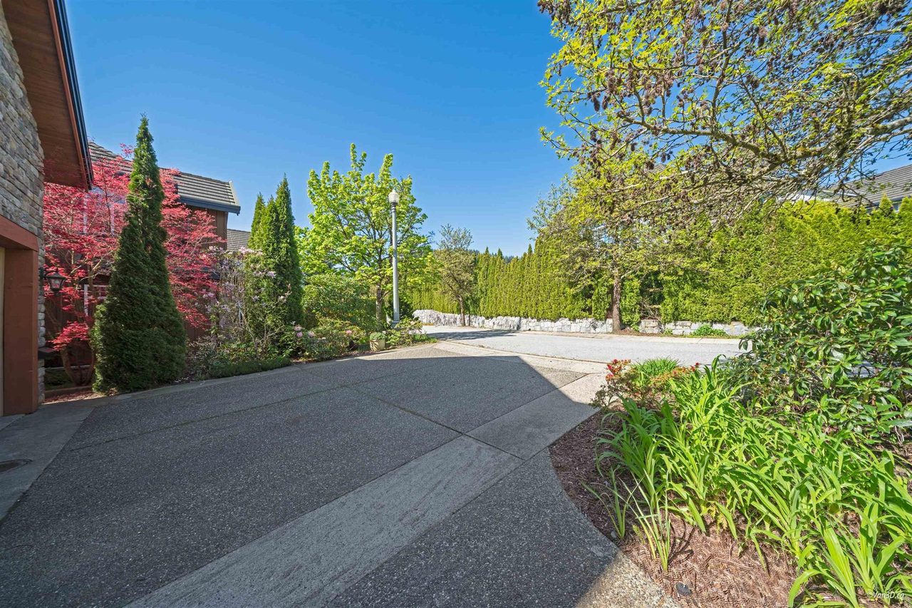 Sold: 3235 Chartwell Lane, Coquitlam — photo 1