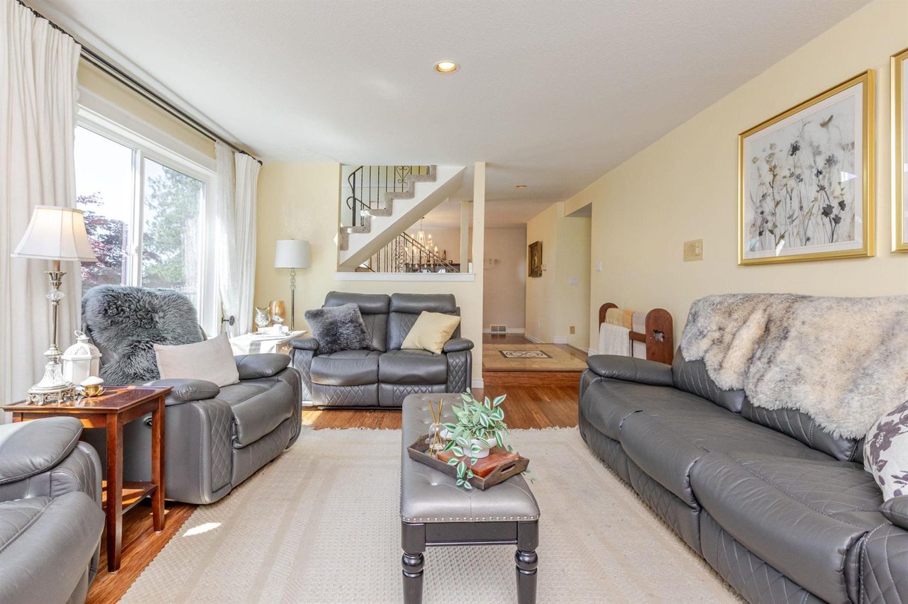 Sold: 35210 Rockwell Drive, Abbotsford — photo 2