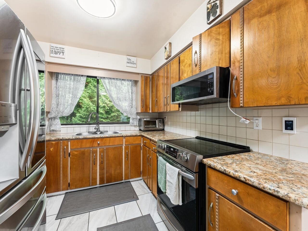 Sold: 540 Schoolhouse Street, Coquitlam — photo 2