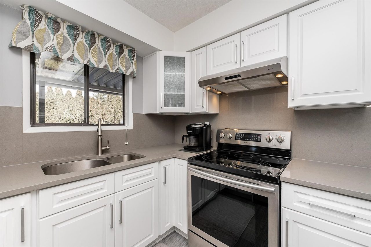 Sold: 2401 Scott Place, Port Coquitlam — photo 3